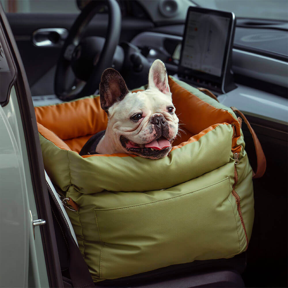 Luxuriöser Hundeautositz mit Kunstleder, Plüschfutter und Sicherheitsgurt, ideal für komfortable und sichere Autofahrten.