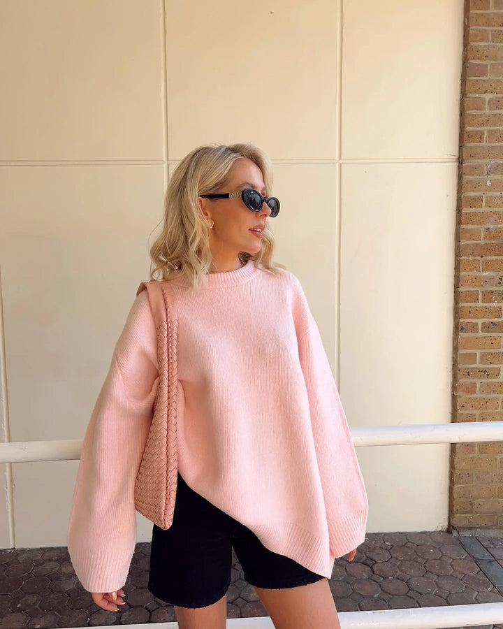 Hyggelig lyserød pullover til kvinder med moderne design. Perfekt som casual chic toppe og vintertøj.
