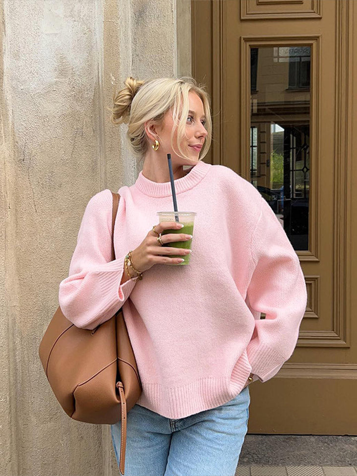 Dame sweater i løs pasform og lyserød farve. Perfekt til komfortabel kvinde mode og afslappede vinterdage.