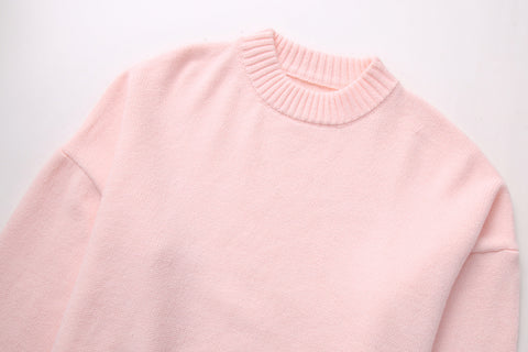 Komfortabel lyserød dame sweater med løs pasform. Trendy toppe til kvinder, ideel som hygge sweater om vinteren.