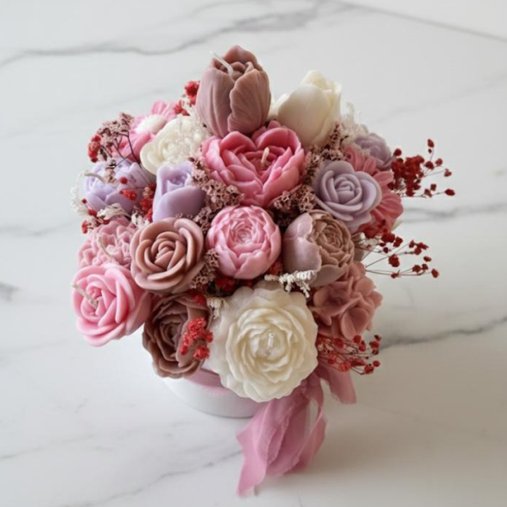 Pink Mors Dag blomsterbuket af kunstblomster. Vedligeholdelsesfri dekoration og en unik gaveidé til hjemmet.
