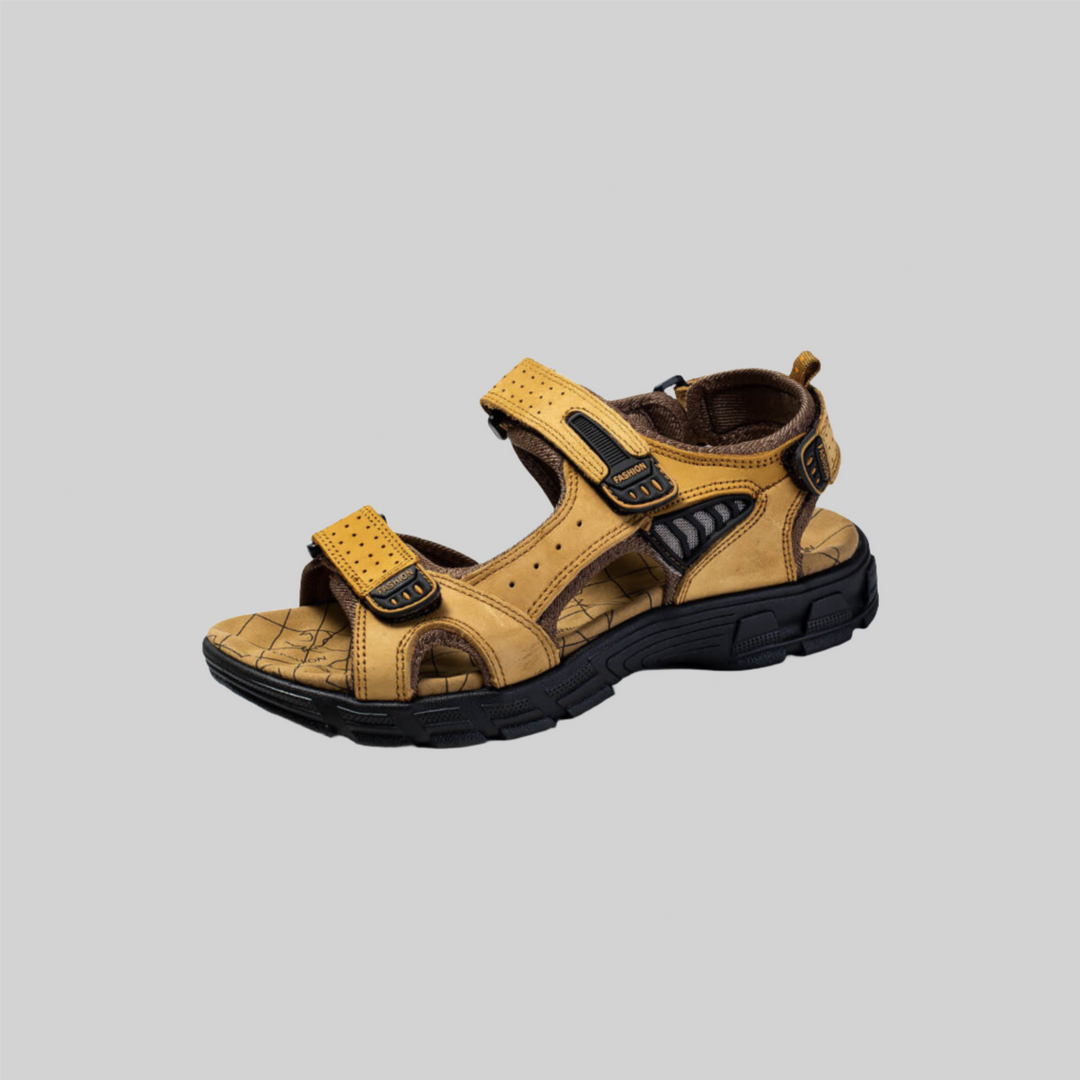 Et par Elijah mænds støttende sandaler. Ideelle hverdagssandaler for komfort og smertelindring.