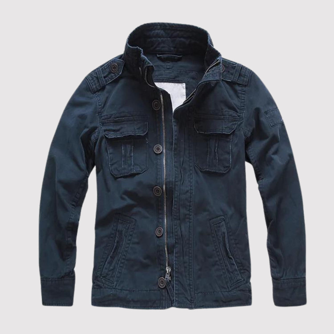 Stilfuld Fabian mænds denimjakke i army grøn. Holdbar komfort og klassisk retro overtøj.