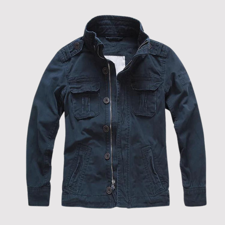 Stilfuld Fabian mænds denimjakke i army grøn. Holdbar komfort og klassisk retro overtøj.
