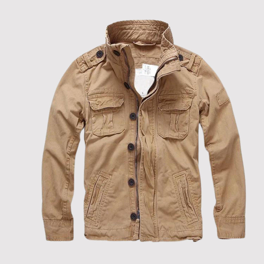 Brun Fabian retro denimjakke til mænd. Casual overtøj perfekt til hverdagsbrug og streetwear.