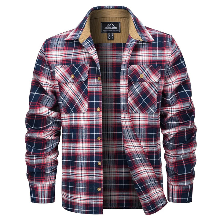 Nærbillede af foret mænds flannelskjorte. Blødt, varmt stof med ternet mønster. Perfekt til vinterens udendørs tøj.