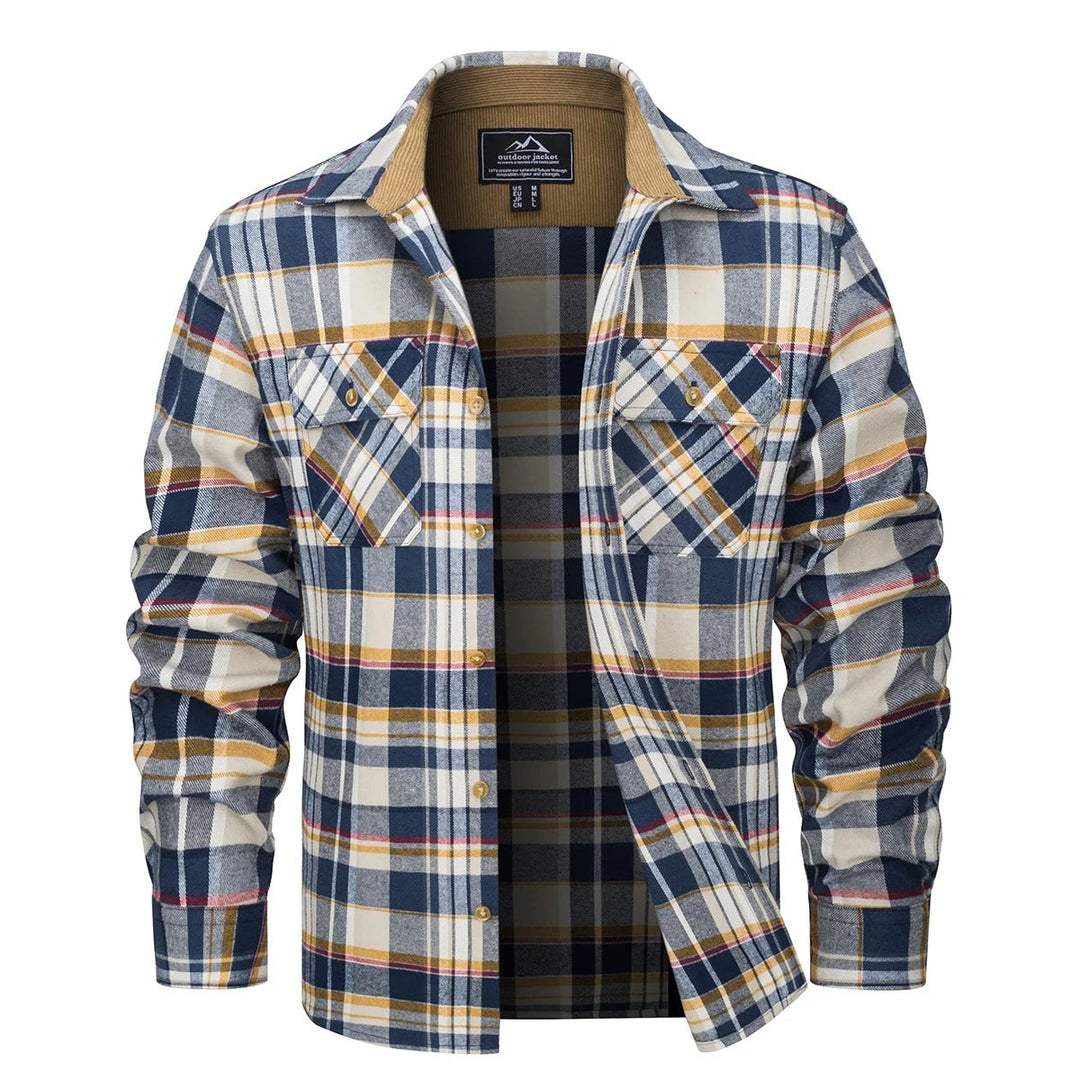 Foldet mænds foret flannelskjorte. Varm, ternet herreskjorte til casual mode. Klar til kolde efterårs- og vinterdage.