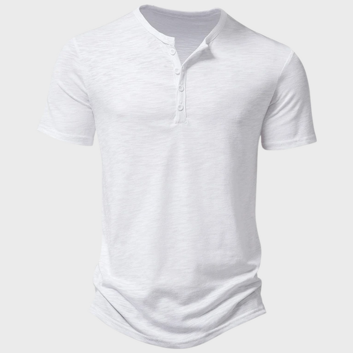 Multifarvet Henley t-shirt til mænd med knapper. Moderne hverdagstøj til den stilbevidste herre.