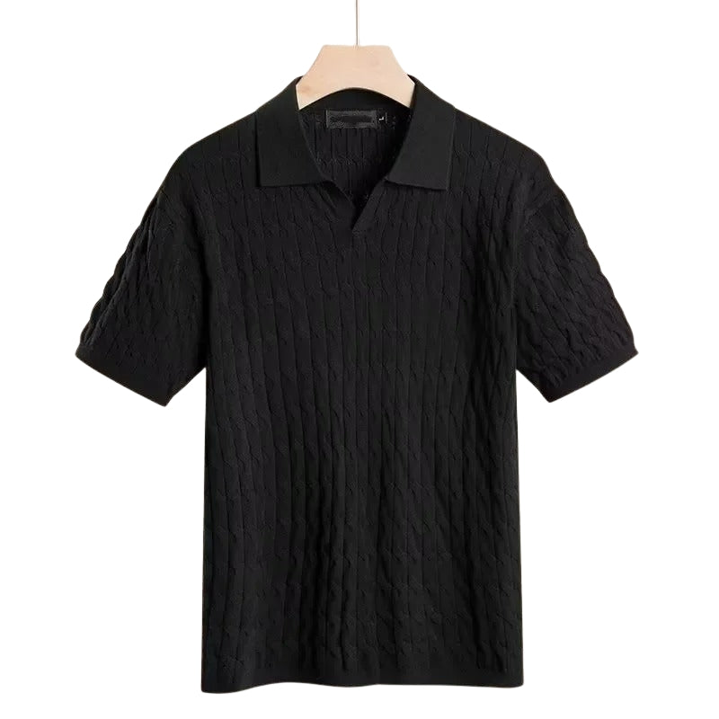 Elegant, alsidig herre polo t-shirt i hvid. Kortærmet sommerbeklædning, perfekt til en stilfuld, afslappet look.