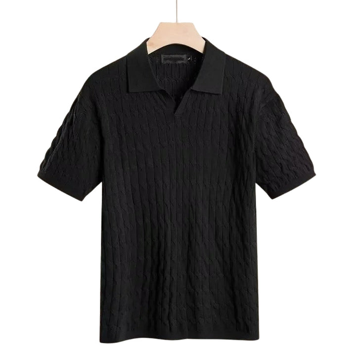 Elegant, alsidig herre polo t-shirt i hvid. Kortærmet sommerbeklædning, perfekt til en stilfuld, afslappet look.