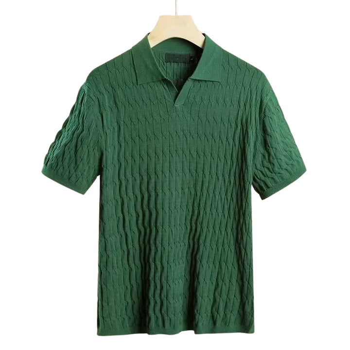 Tidløs herre polo t-shirt i grå. En blød, komfortabel og smart kortærmet polo, essentiel for herregarderoben.