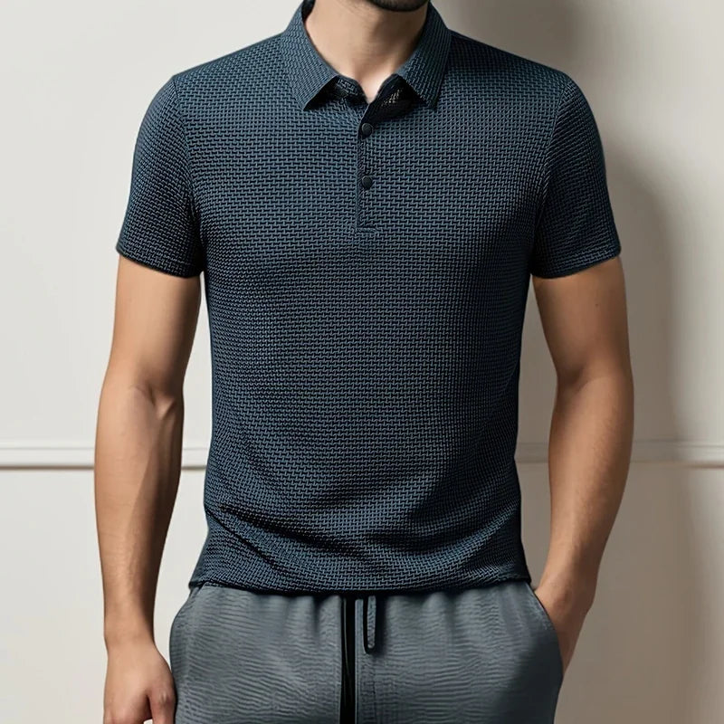 Elegant mænds polo t-shirt. Ideel til en afslappet sommerdag eller stilfuld hverdag. Komfortabel pasform.