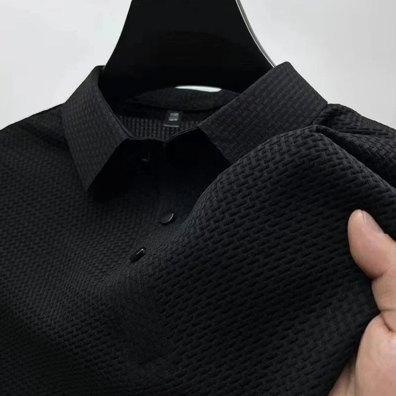 Klassisk mænds sommer polo t-shirt med behagelig pasform. Kortærmet og elegant til afslappet brug.
