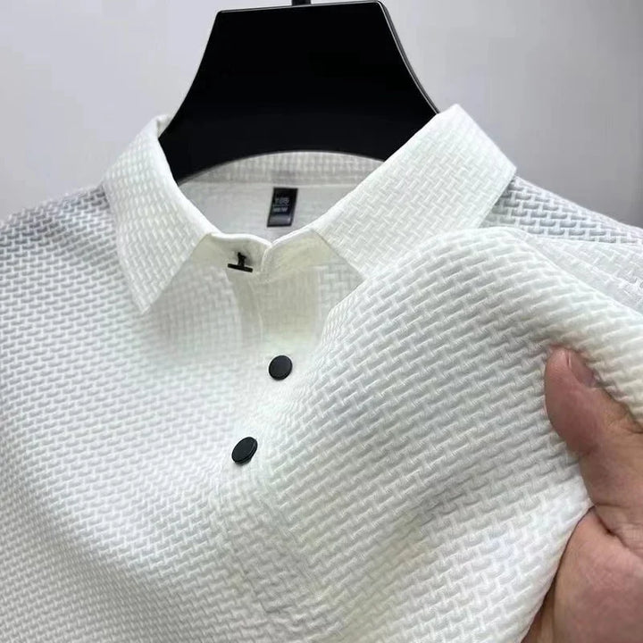 Komfortabel mænds polo t-shirt til sommer. Kortærmet design for åndbarhed og elegant hverdagslook.