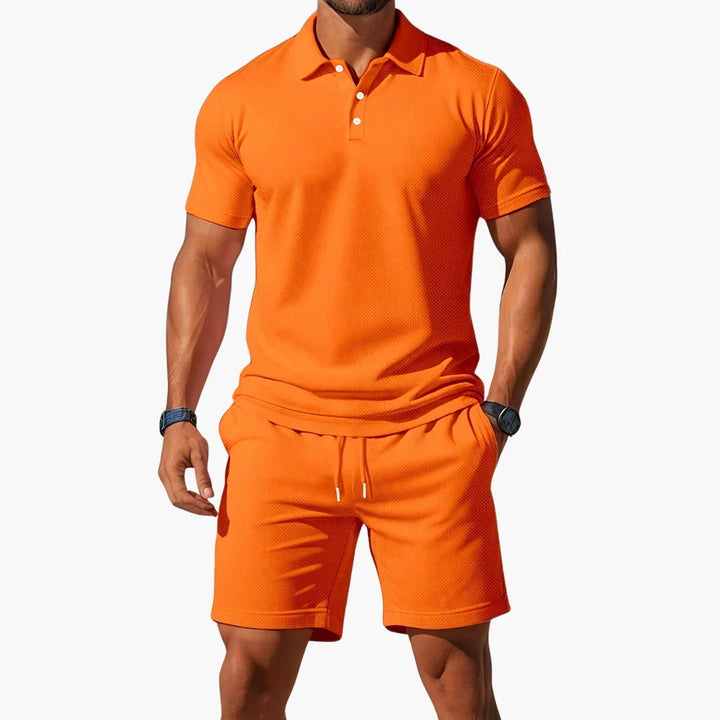 Afslappede shorts fra mænds sommer polo sæt, lette og komfortable til hverdagsbrug og mode.