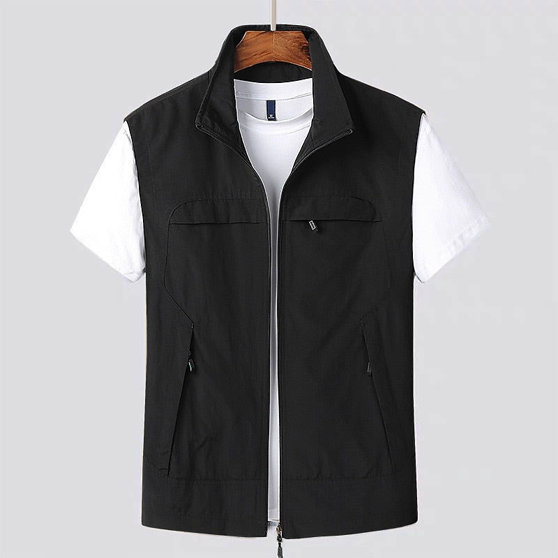 Casual herre vest i letvægtsdesign, perfekt til hverdagsbrug. Funktionel multilomme vest.