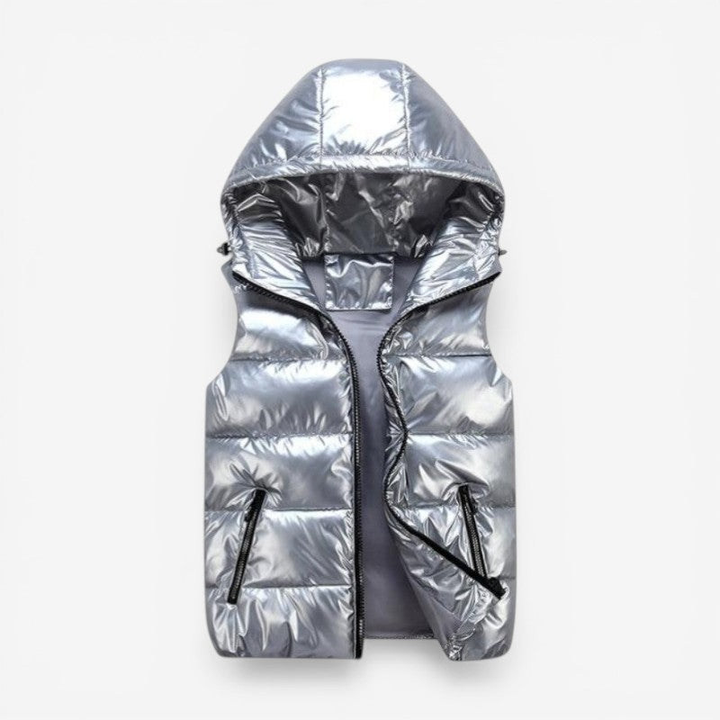 Oliver herre vest med hætte, lynlås og lommer. Letvægts polstret design for komfortabel fritid og streetwear.