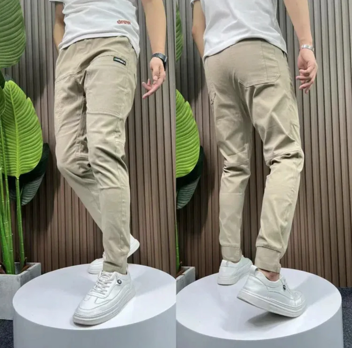Stilfulde herre skinnyfit cargobukser med sidelommer. Komfortable stretchbukser til mandetøj og hverdag.