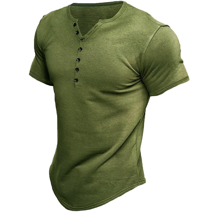 Stilfuld mænds slim fit T-shirt i khaki/olivengrøn med knapper, ideel til moderne casual brug.