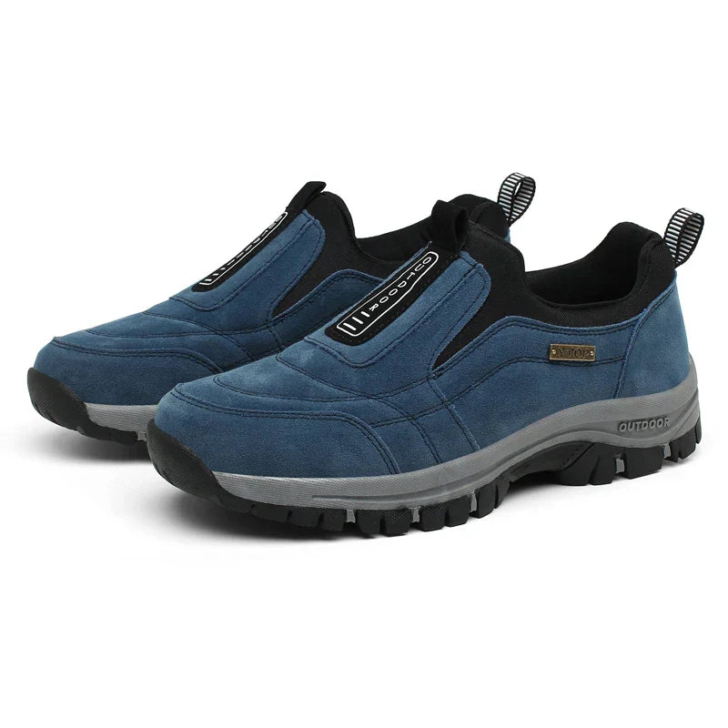 Mænds komfortsko designet til lange gåture. Ergonomiske sorte sneakers med svangstøtte.