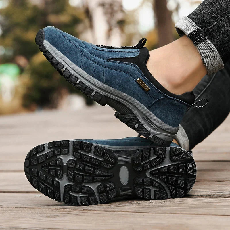 Mænds ortopædiske gåsko i blå. Aktive sneakers med komfort og støtte til en dynamisk hverdag.