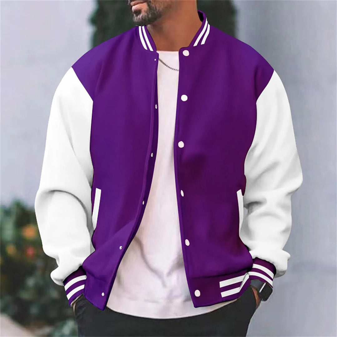 Sporty mænds overgangsjakke i klassisk college-design. Ideel til casual hverdagsbrug og moderne streetwear stil.