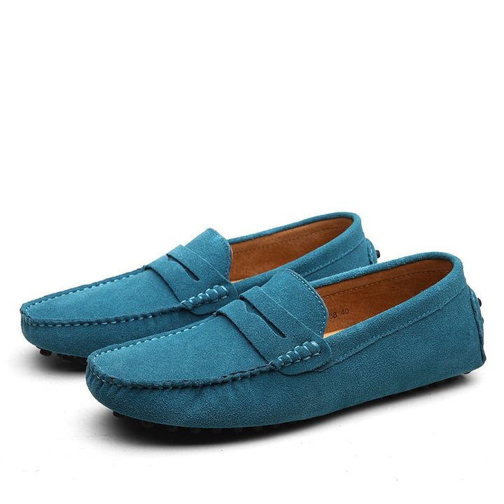 Sorte elegante mænds loafers med subtile detaljer, ideelle til både hverdag og fest.