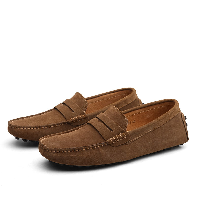 Moderne marineblå loafers i læder til mænd, sikrer stilfuld komfort hele dagen.