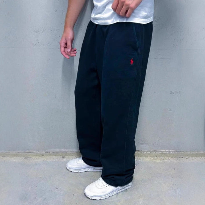 Trendige mænds wide leg bukser med høj talje. Perfekt kombination af stil, komfort og alsidighed.