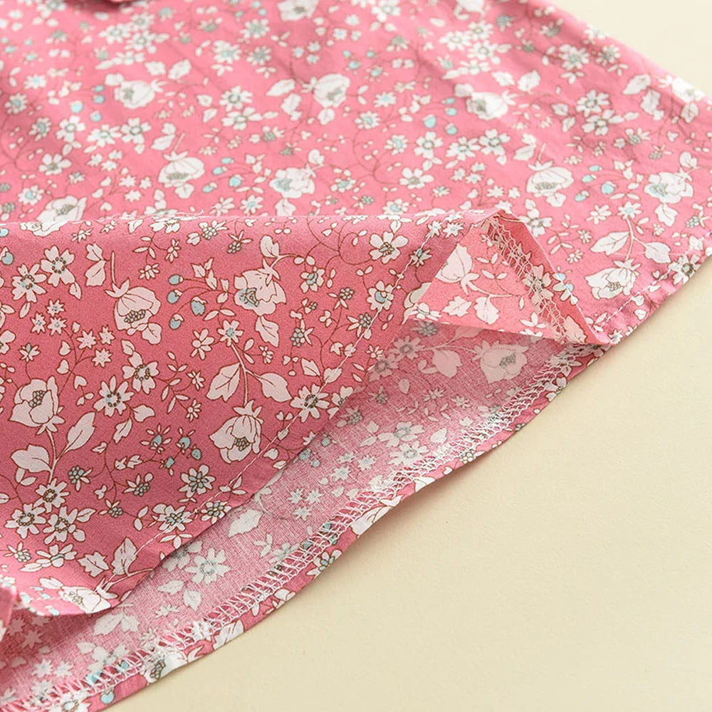 Pige sommerensemble, ærmeløs top med sløjfe, luftige shorts, blomstermønster, perfekt pasform til varme dage.