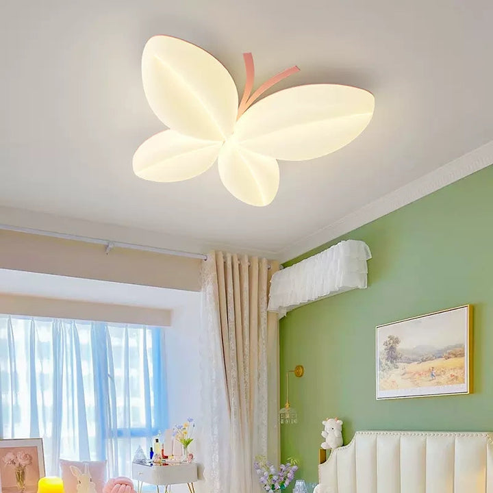 Magisk Starlit loftlampe til børneværelset, fantasifuldt design med blid LED-belysning i forskellige farver.