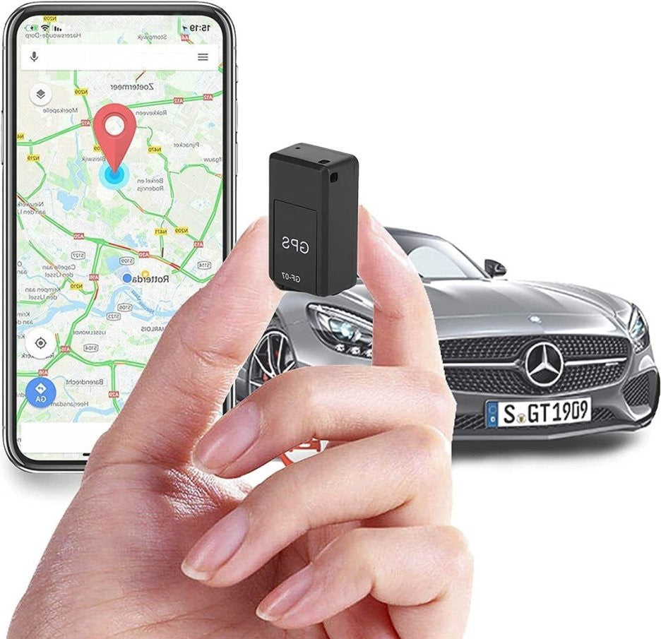 Magnetisk Mini GPS-tracker til biler med sort, diskret design til upåfaldende fastgørelse på køretøjer.