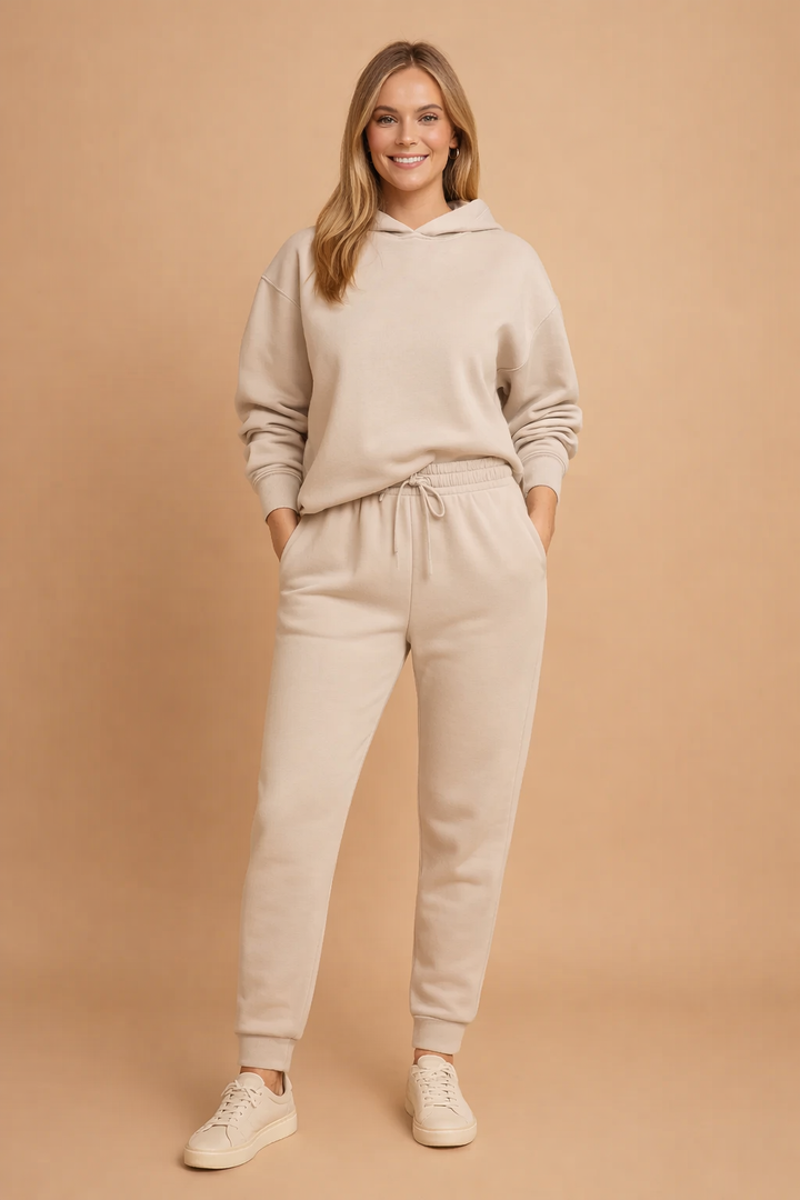 Marlee kvindersæt med komfortabel sweatshirt og joggingbukser i afslappet design til hverdagsbrug.