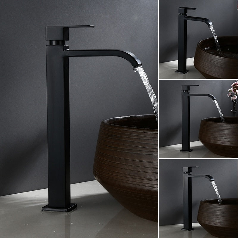 Matsort énhendels servantarmatur i moderne design, elegant finish, ideel til stilfulde badeværelser.