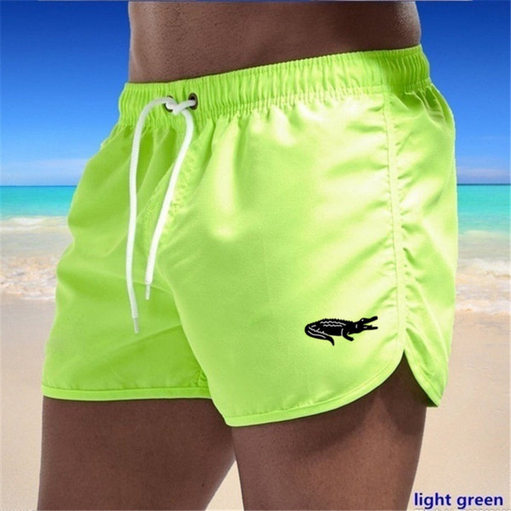 Flerfarvede, lette strandshorts med elastisk talje og moderne print, perfekt til sommer og sport.