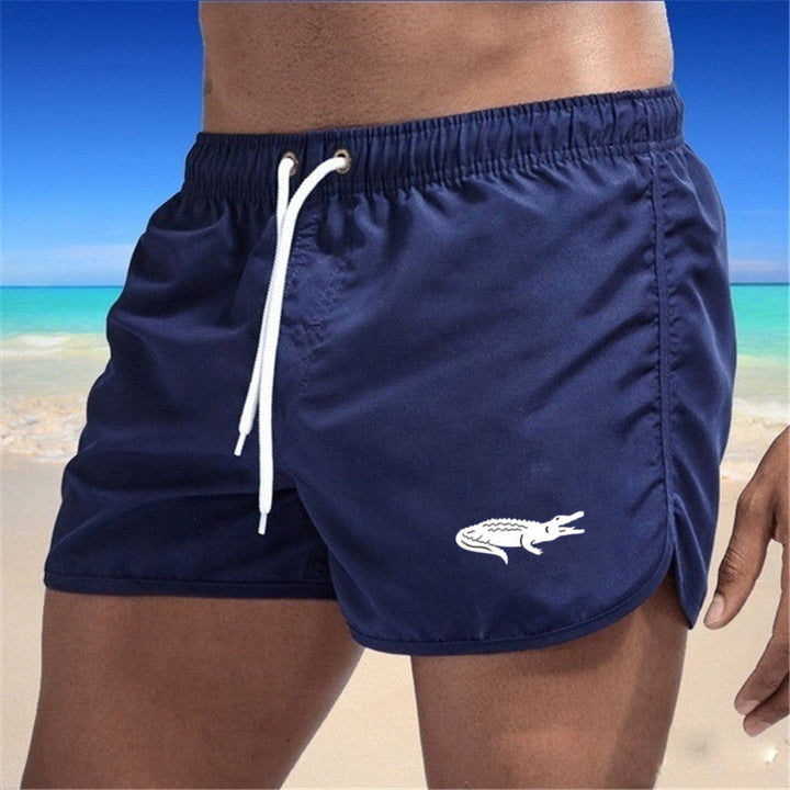 Flerfarvede, lette strandshorts med elastisk talje og moderne print, perfekt til sommer og sport.