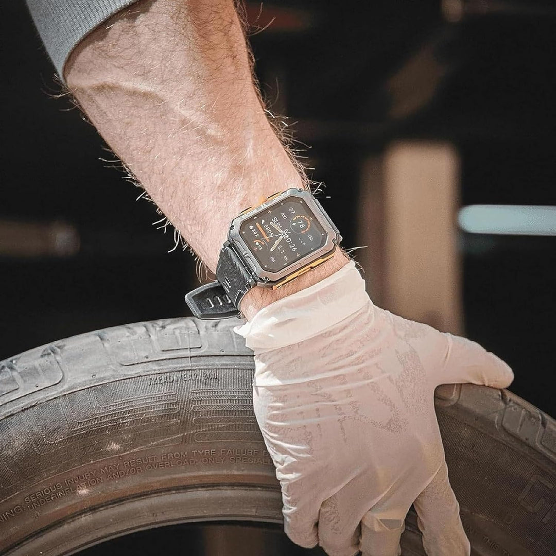 Militær smartwatch med metalramme, robust design, Gorilla Glass og sundhedsovervågning i vilde omgivelser.