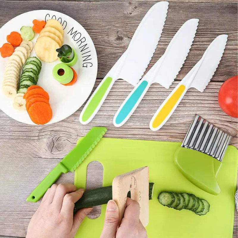MiniChef Pro børnekøkkensæt til sikker madlavningsleg for små kokke. Læringslegetøj til kreativ udvikling.
