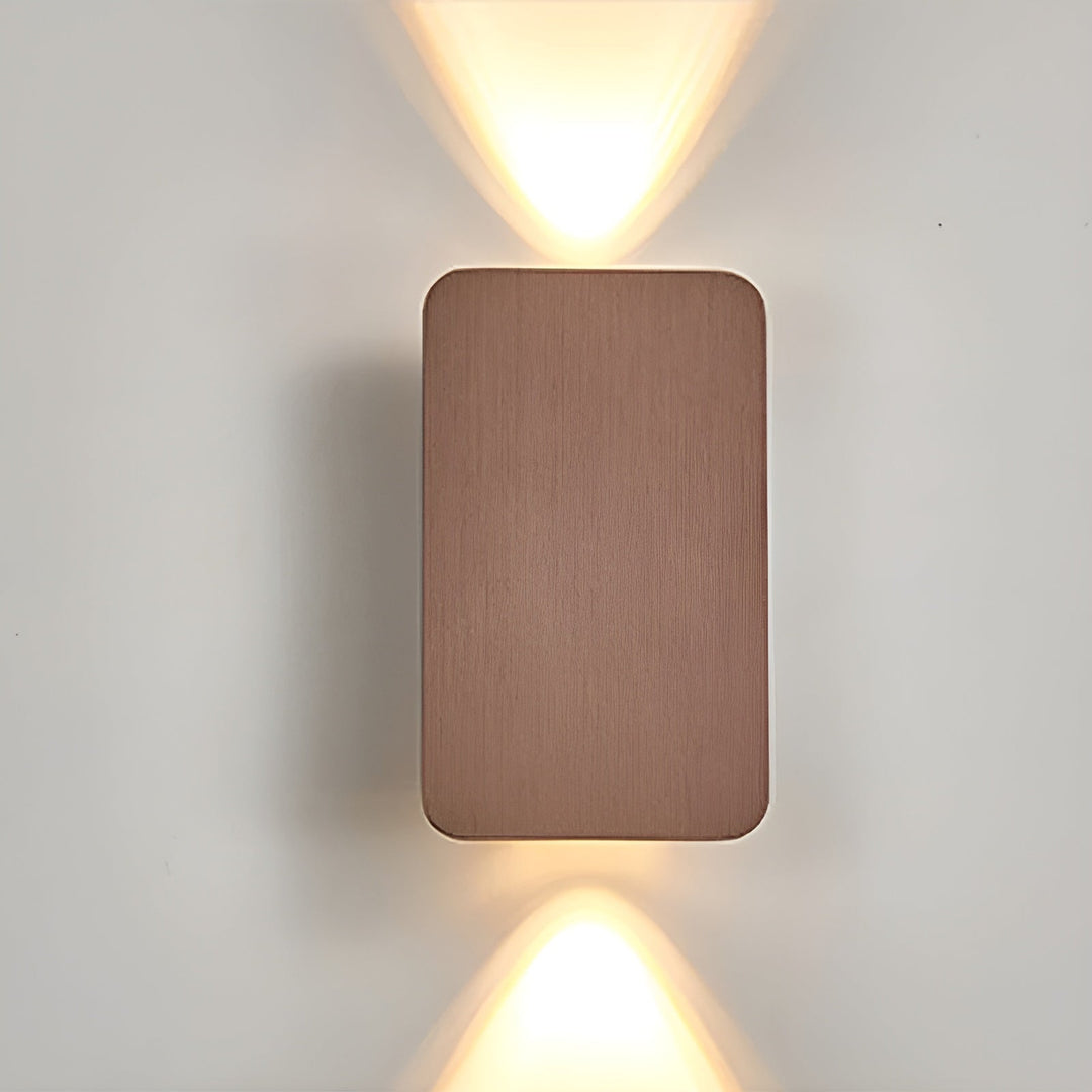 Minimalistisk LED-væglampe til stilfuld indretning, rektangulært design, varm lyskilde, energieffektiv, aluminium.