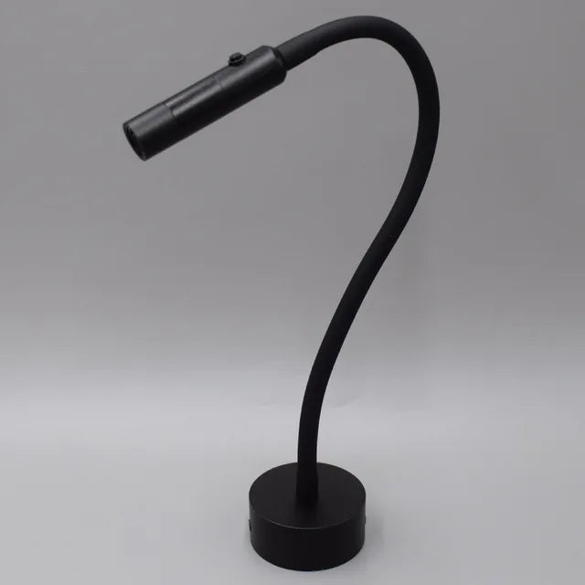 Minimalistisk læse-væglampe med fleksibel arm, LED-teknologi, i sort eller hvid. Skaber en hyggelig atmosfære, velegnet til soveværelse.