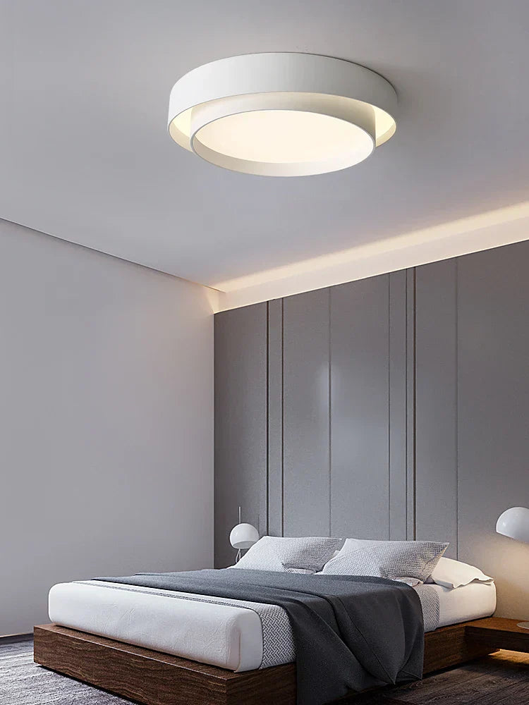 Minimalistisk NordicAura LED Loftlampe i hvidt, fladt design, energibesparende, jævn belysning til stue.