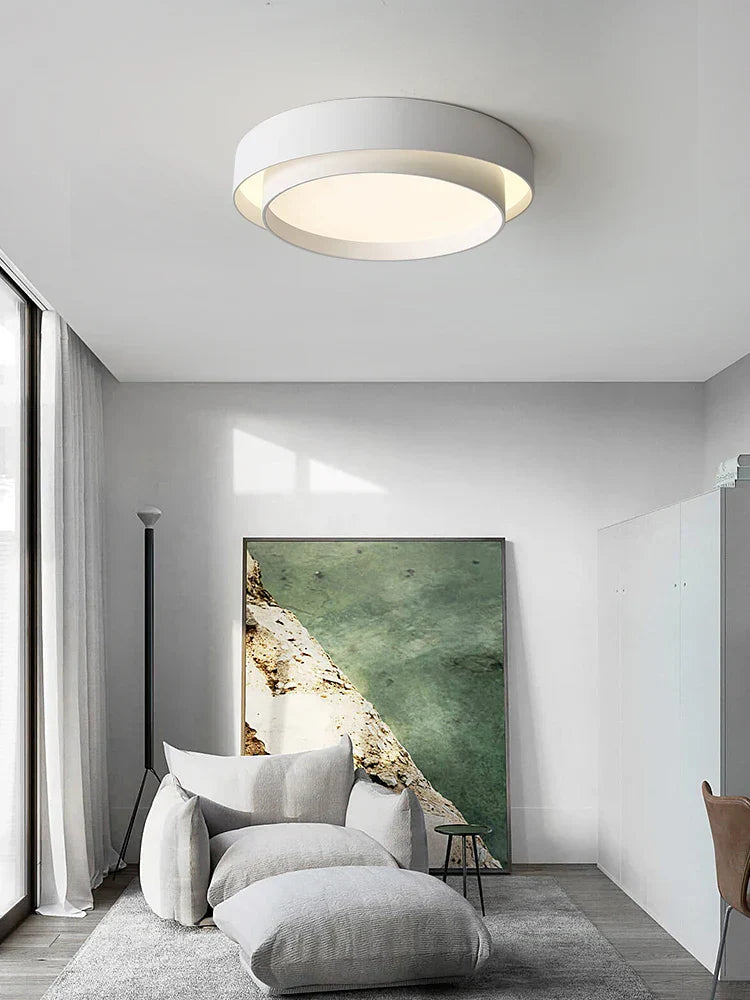 Minimalistisk NordicAura LED Loftlampe i hvidt, fladt design, energibesparende, jævn belysning til stue.