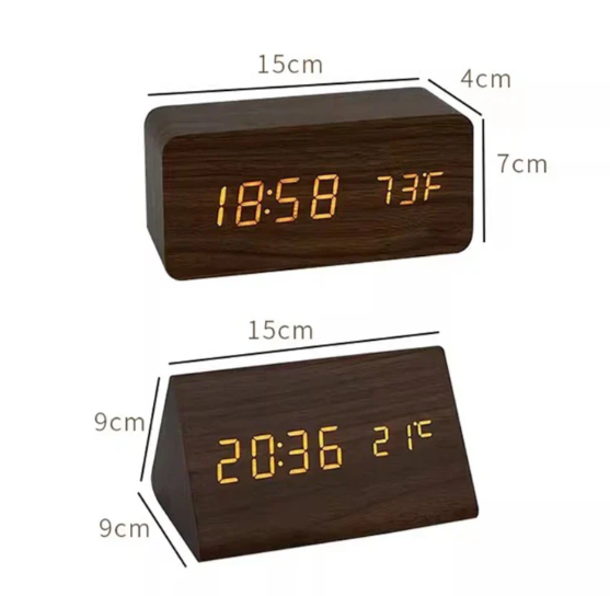 LED træbordur med minimalistisk design. Viser tid digitalt og passer til kontoret.