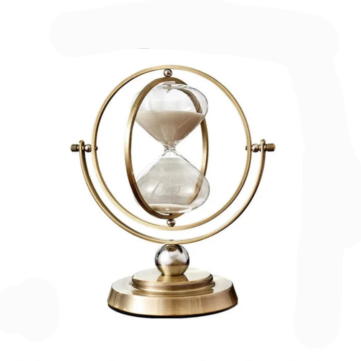 Minimalistisk timeglas i guld. Elegant sandur til moderne indretning af hjem og kontor, tidløs dekoration.