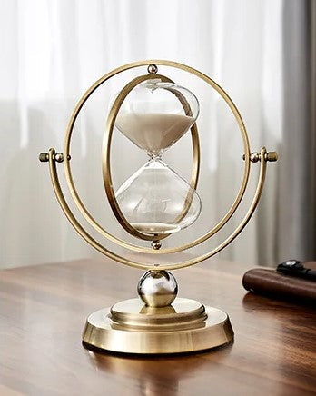 Elegant kobber sandur. Tidløst design timeglas til moderne dekoration i hjem og på kontor.
