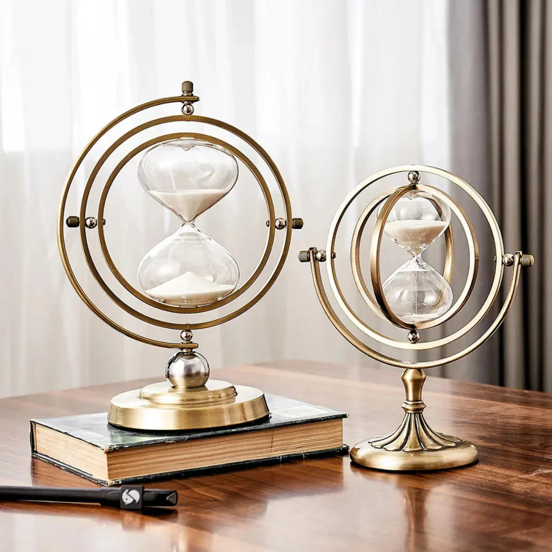 Stilrent kobber timeglas. Dekorativt sandur perfekt til hjemmedekoration og kontorindretning, minimalistisk design.