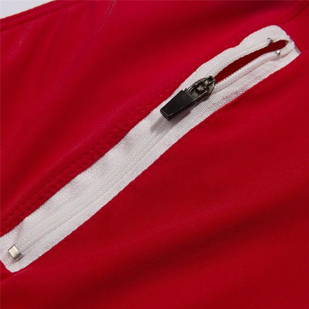 Moderne badeshorts, model 2024 i armygrøn, elegant design, komfortlinning, ideel til strand eller svømmehal, stilfuldt look