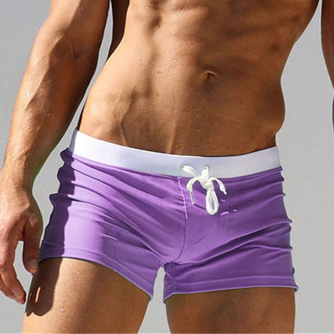 "Moderne Badehose 2024 in Armee grün, elegantes Design, Komfortbund, ideal für Strand oder Schwimmbad, stilvoller Look"
