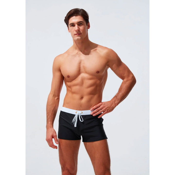 Moderne badeshorts, model 2024 i armygrøn, elegant design, komfortlinning, ideel til strand eller svømmehal, stilfuldt look