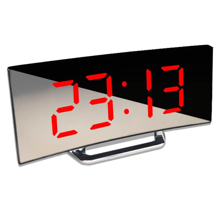 Moderne buet LED vækkeur med dæmpbar lysstyrke og snooze-funktion. Digitalt bordur i elegant design.